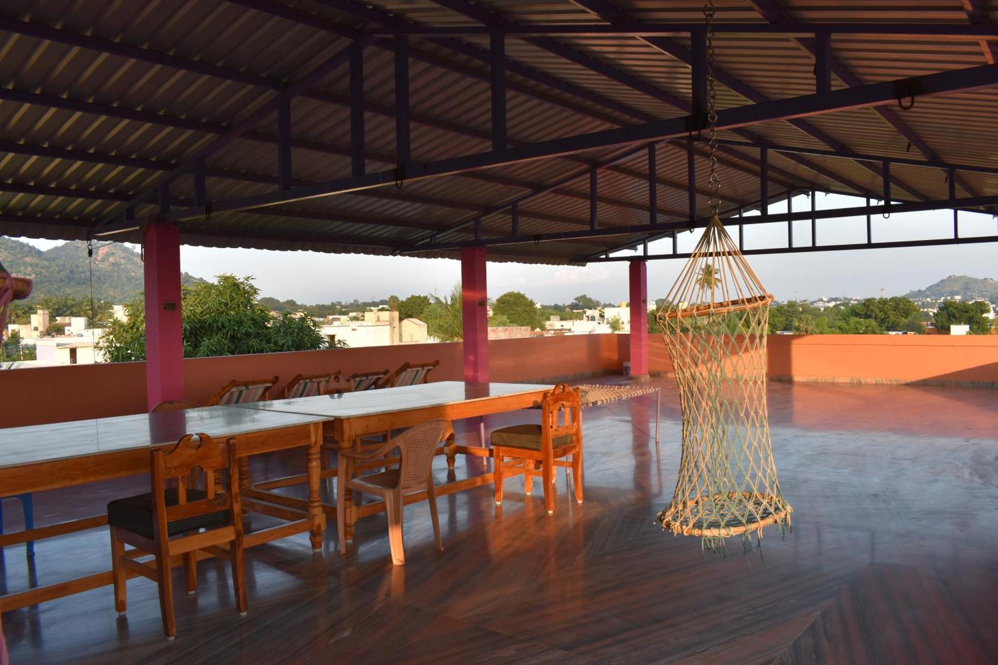 Rainbow Guest House Tiruvannāmalai 外观 照片